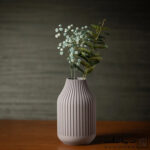 تصویر دکوری از محصول خروجی قالب سیلیکونی گلدان مدل شیاردار ساده